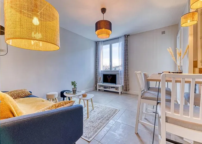 Ambiance Cosy: 4 Personnes-Wifi Fibre-Tout Equipe